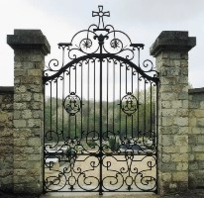Entrée du cimetière de Marnes-la-Coquette (Île-de-France)